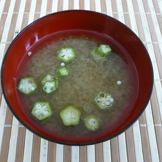 オクラと昆布のネバネバ味噌汁